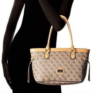 Very Large Guess Tote With Wallet And Free Guess Heart Necklace